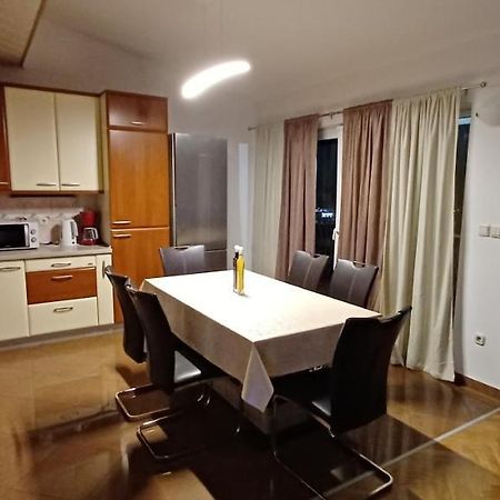 Apartment Nevena โอมิช ภายนอก รูปภาพ