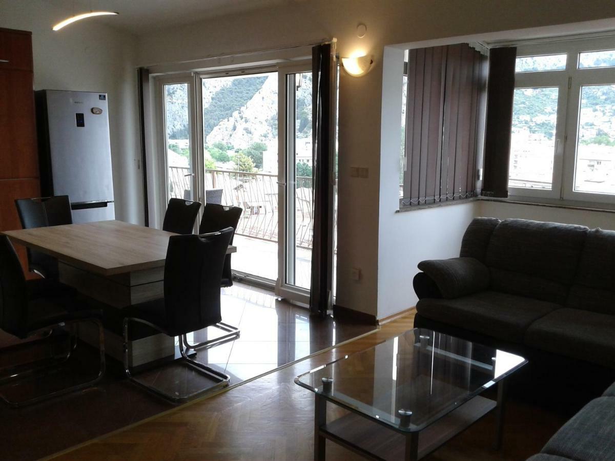 Apartment Nevena โอมิช ภายนอก รูปภาพ